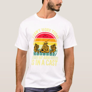 Camiseta Não Posso Trabalhar Hoje Meu Braço Está Em Um Peix