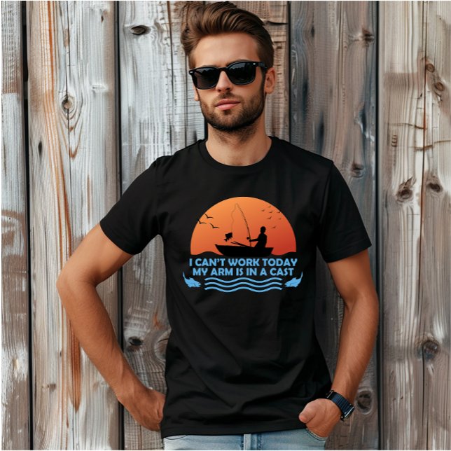 Camiseta Não posso trabalhar hoje, meu braço está em uma na (Criador carregado)