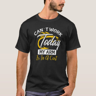 Camiseta Não Posso Trabalhar Hoje Meu Braço Está Engessado