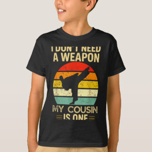 Camiseta Não Preciso de uma Arma Meu Primo de Karatê é Um R