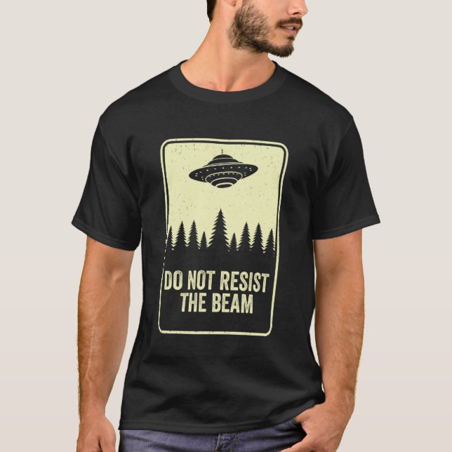 Camiseta Não Resista Ao Feixe de UFO Lua Dia Disco Voador (Frente)