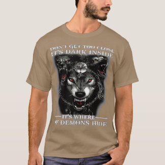 Camiseta Não se aproxime demais É Dentro escuro É onde está