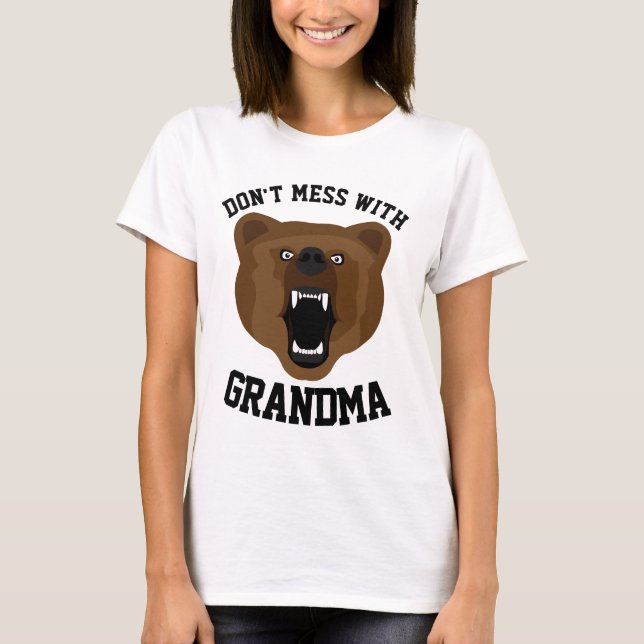 CAMISETA NÃO SE INCOMODE COM A AVÓ. (Frente)