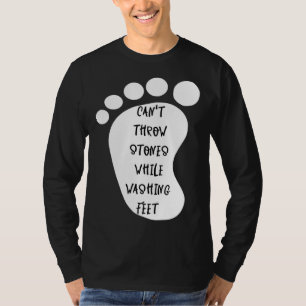 Camiseta Não se Pode Atirar Pedras Enquanto Lava os Pés 10