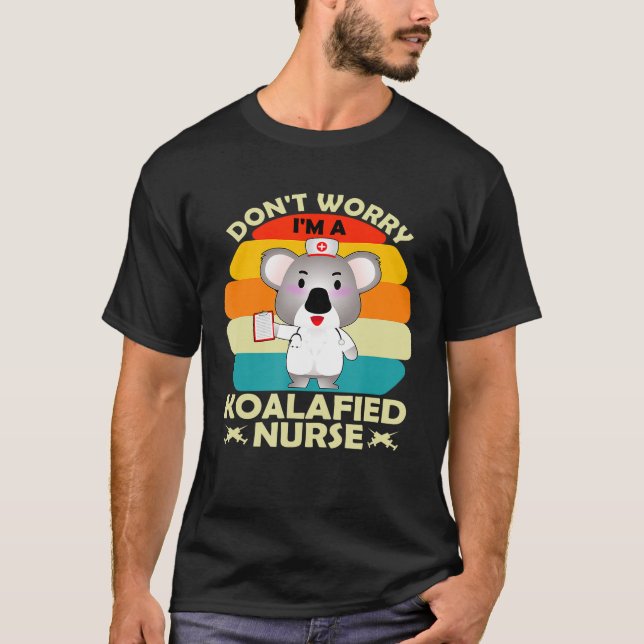 Camiseta Não Se Preocupe Com Um Enfermeiro Koalafied Rn Cna (Frente)