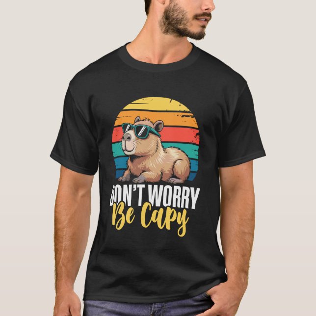 Camiseta Não se preocupe seja Capy Capivara Retro Homens Me (Frente)