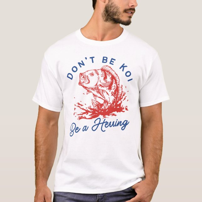 Camiseta Não seja Koi ser um Arenque Engraçado Peixe Engraç (Frente)