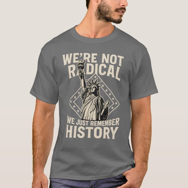 CAMISETA NÃO SOMOS RADICAIS, SÓ NOS LEMBRAMOS DA HISTÓRIA (Frente)