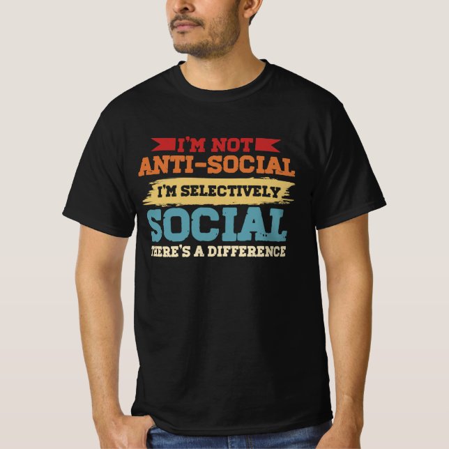 Camiseta Não sou antissocial. Sou seletivamente social. (Frente)