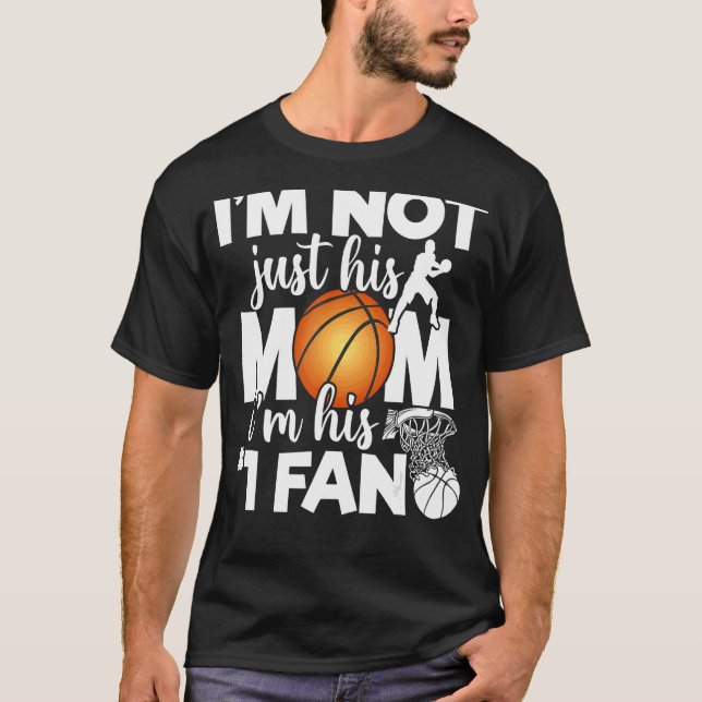 Camiseta Não sou apenas a mãe dele, mãe de basquete. (Frente)
