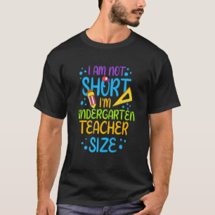 Camiseta Não Sou Baixo, Sou Tamanho de Professora de Jardim