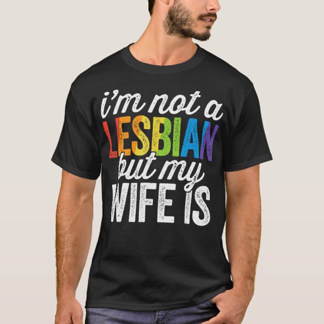 Camiseta Não sou lésbica, mas minha esposa é casada LGBT (Frente)