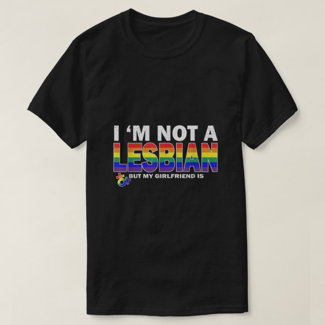 Camiseta Não sou lésbica, mas minha Namorada é Orgulho LGBT (Frente do Design)