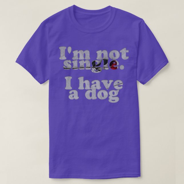 Camiseta Não sou solteiro de ter um cachorro (Frente do Design)
