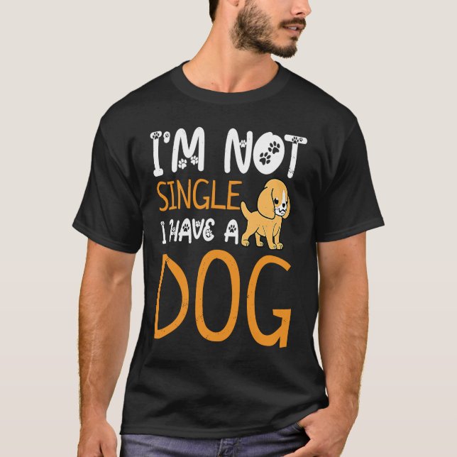 Camiseta Não Sou Solteiro De Ter Um Cachorro Proprietário (Frente)