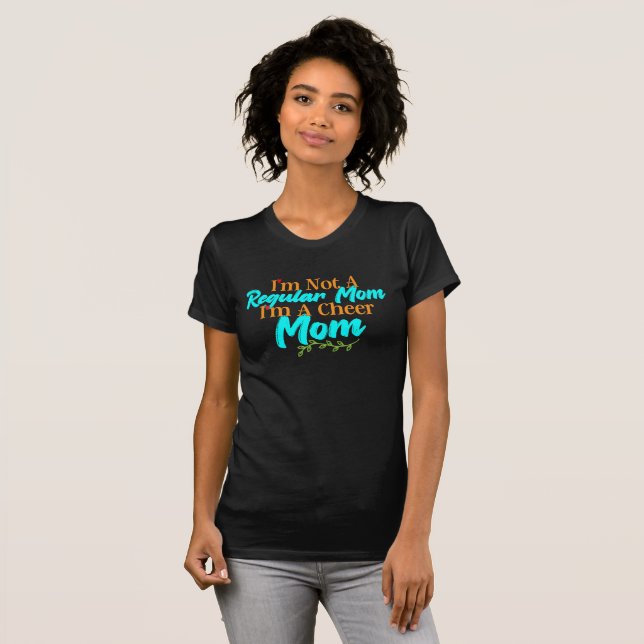 Camiseta Não sou uma mãe normal. Sou uma mãe animada. (Frente Completa)