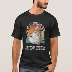Camiseta Não Te Julguei, Apenas Pareço Um Gato Engraçado.