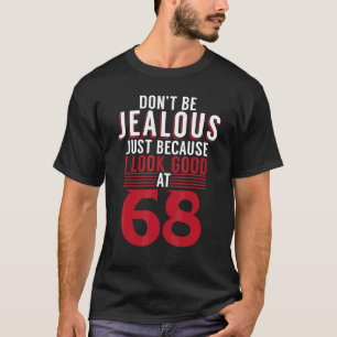 Camiseta Não Tenha Ciúmes Só Porque Eu Pareço Bem Com 68 Bi