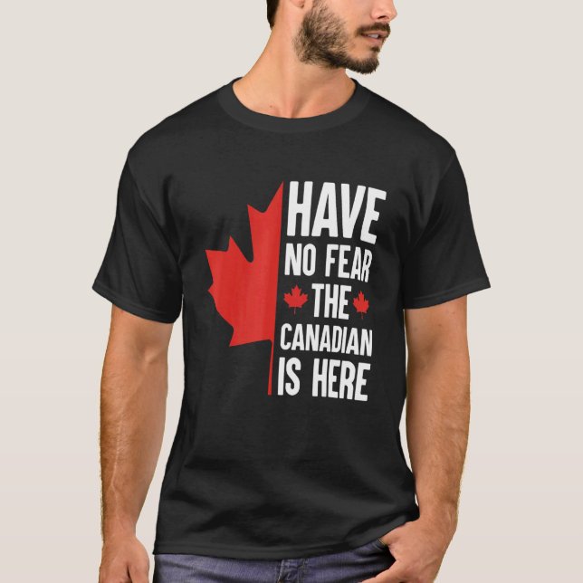 Camiseta Não Tenha Medo Que O Canadense Esteja Aqui (Frente)