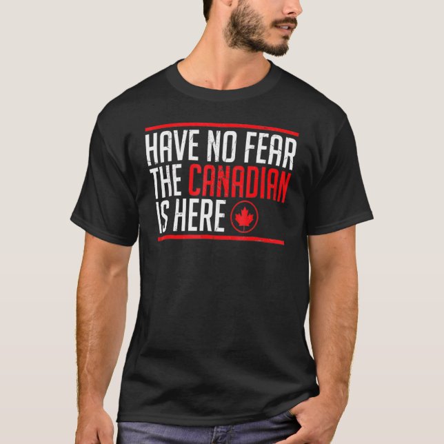 Camiseta Não Tenha Medo Que O Canadense Esteja Aqui O Canad (Frente)