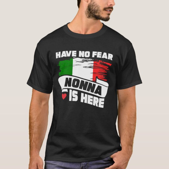 Camiseta Não tenha nenhum medo Nonna está aqui avó italiana (Frente)