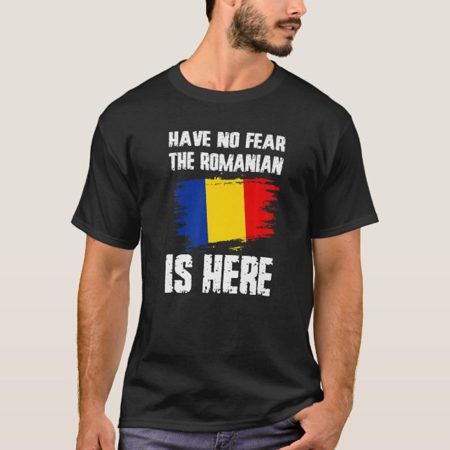 Camiseta Não Tenham Medo De Que O Romeno Esteja Aqui Presen (Frente)