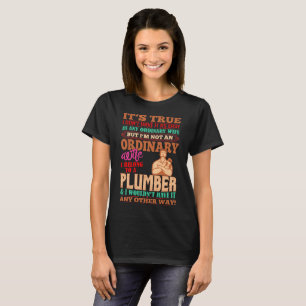 Camiseta Não uma esposa ordinária eu pertenço a um Tshir