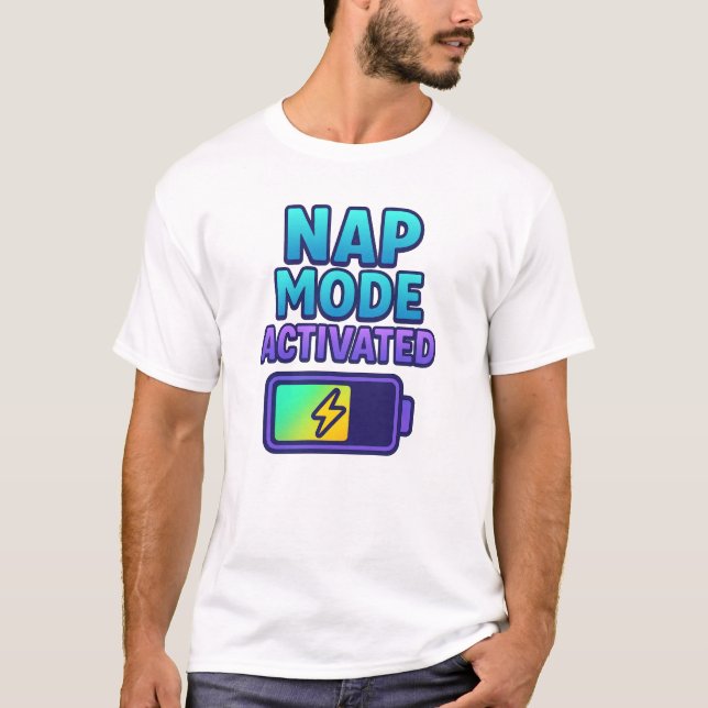 Camiseta Nap Mode Activated – Sleepy Humor Battery (Frente)