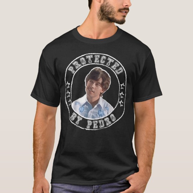 Camiseta Napoleon Dynamite Protegido Pelo Círculo de Pedro  (Frente)