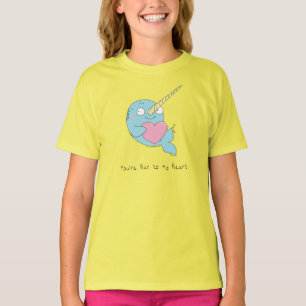 Camiseta Narwhal Hugging a t-shirt do filho de uma rapariga