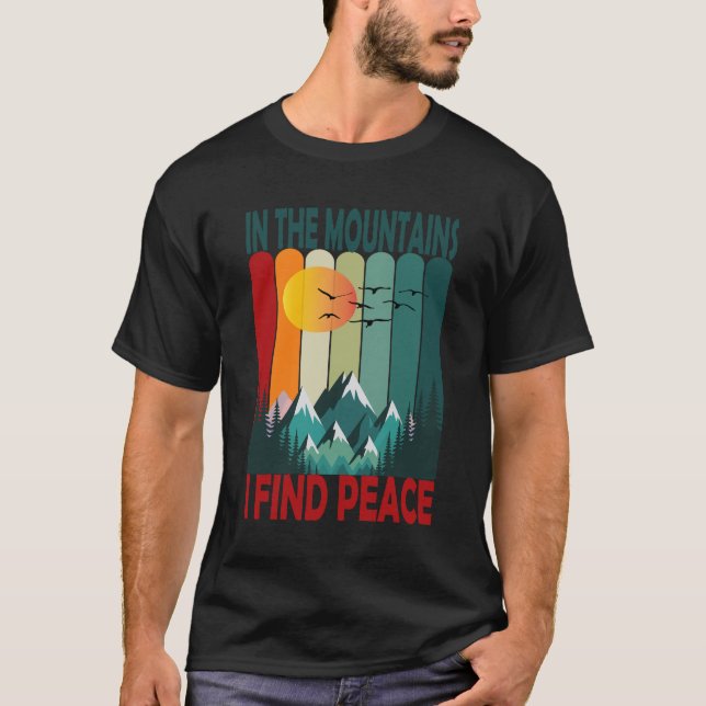 Camiseta Nas Montanhas Eu Encontro A Paz Retrorando A Natur (Frente)