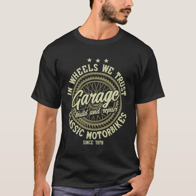 Camiseta Nas rodas nós confiamos o design da motocicleta do (Frente)