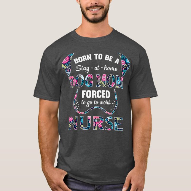 Camiseta Nascer de ficar em casa, mãe de cão forçada a ir (Frente)