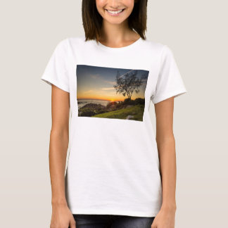 Camiseta Nascer do sol na praia Armação, Brasil