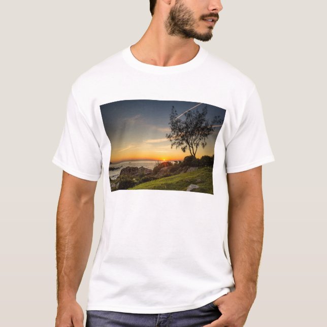 Camiseta Nascer do sol na praia Armação, Brasil (Frente)
