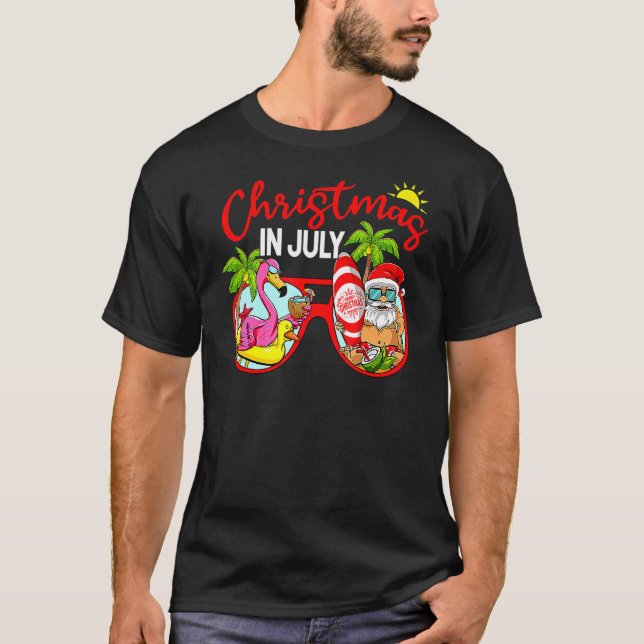Camiseta Natal Em Julho Papais noeis Óculos Flamingo Surfin (Frente)