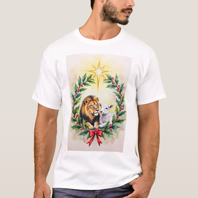 Camiseta Natal Religioso O Leão e o Cordeiro com Sta (Frente)