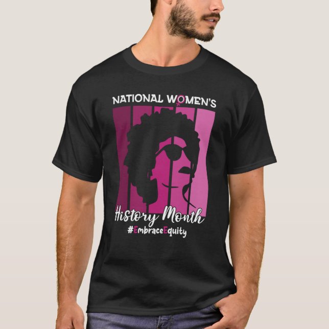 Camiseta National Women's History Month 2023 Embrace Equity (Frente)