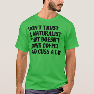 Camiseta Naturalista Que Bebe Café Muito