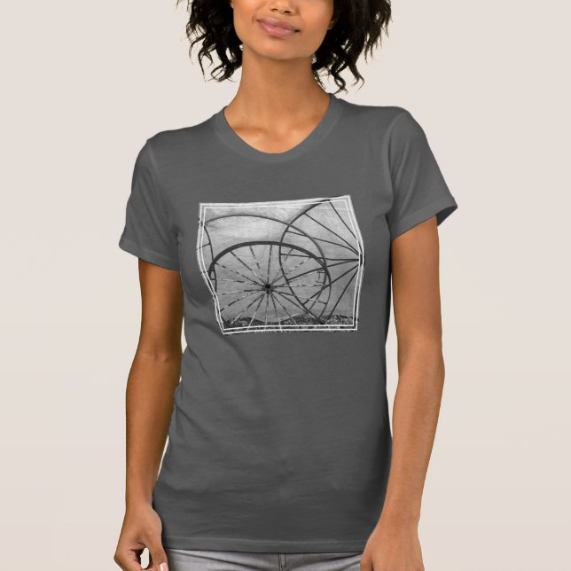 Camiseta Natureza-Morta de Roda de Vagão (Frente)