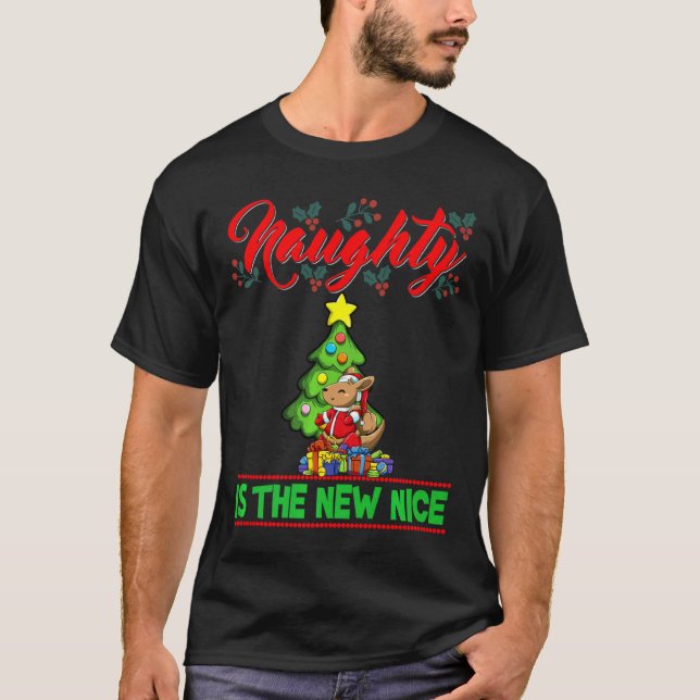Camiseta Naughty Is The New Nice Christmas Santa Xmas Premi (Frente)