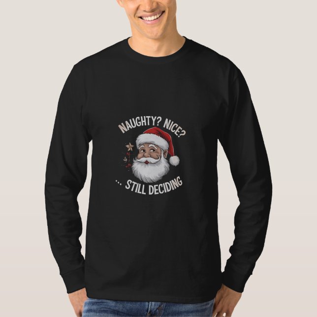 Camiseta Naughty? Nice? STILL Deciding Funny Santa Claus  (Frente)