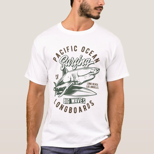 Camiseta Navegação no Oceano Pacífico por ondas grandes (Frente)