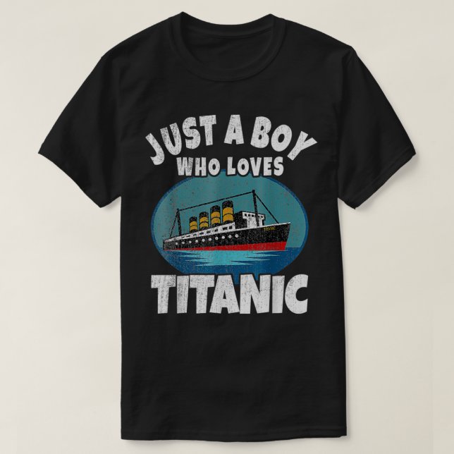 Camiseta Navio Apenas Um Menino Que Ama O Barco Titanic (Frente do Design)