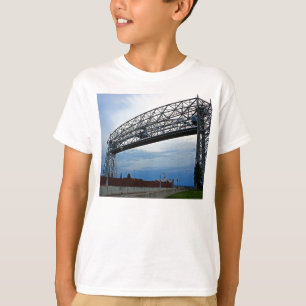 Camiseta Navio sob a ponte de elevador