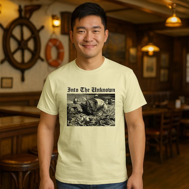 Camiseta Navios Que Velejam Para O Desconhecido Dos Monstro (Criador carregado)