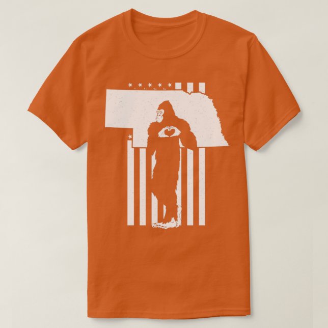 Camiseta Nebraska Bigfoot American Flag1 (Frente do Design)