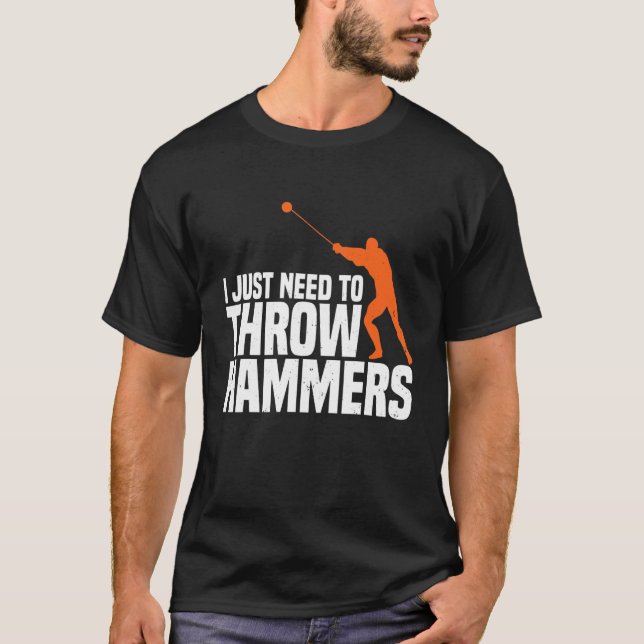 Camiseta Necessidade De Jogar O Martelo Jogando O Campo De  (Frente)