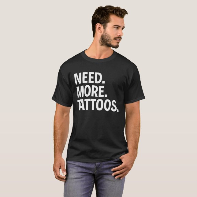 CAMISETA NECESSIDADE. MAIS. TATTOOS. (Frente Completa)