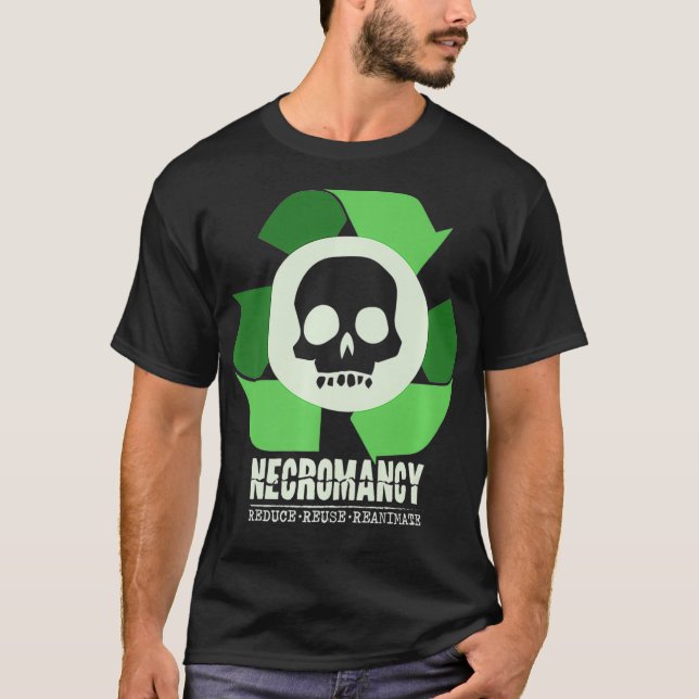 Camiseta Necromancy Reduce Reuse Reanimate RPG D20 Role Pla (Frente)